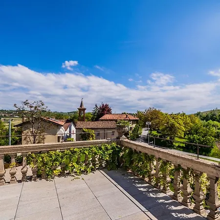 Villa Leolo' Monforte dʼAlba